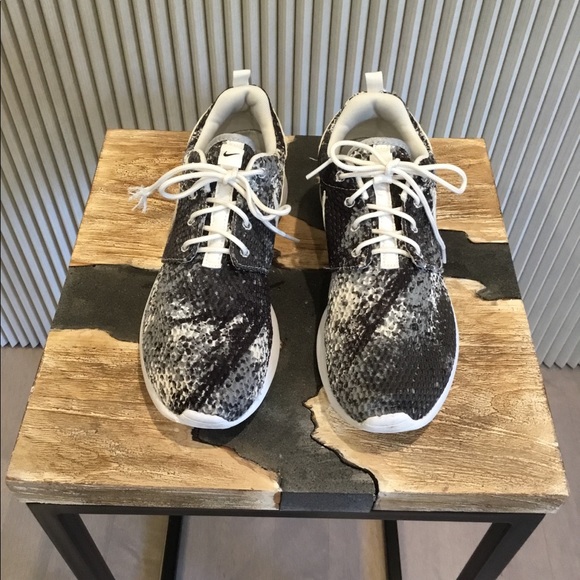 Nike Shoes - Nike sneakers Nike Shoes - Nike sneakers